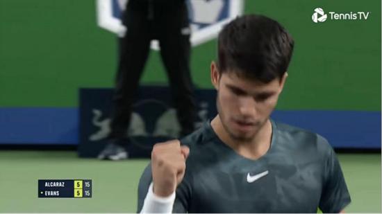 他在被延误 他在被延误